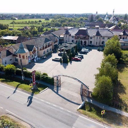Hotel Restaurant La Conac Batiz Kültér fotó