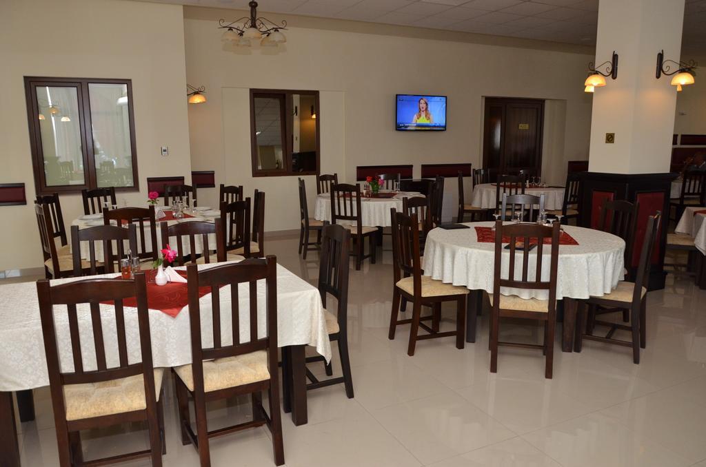 Hotel Restaurant La Conac Batiz Kültér fotó