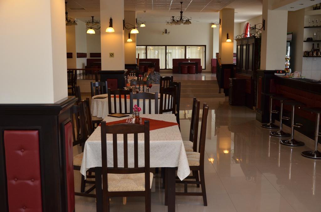 Hotel Restaurant La Conac Batiz Kültér fotó