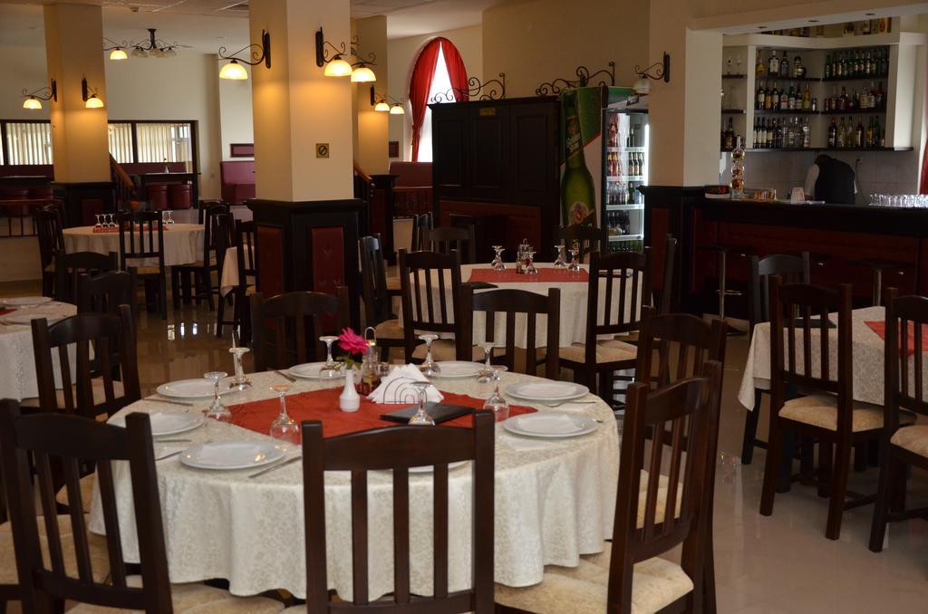 Hotel Restaurant La Conac Batiz Kültér fotó
