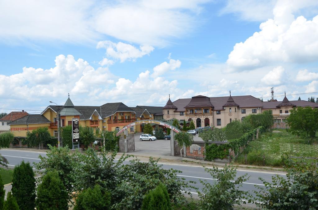 Hotel Restaurant La Conac Batiz Kültér fotó
