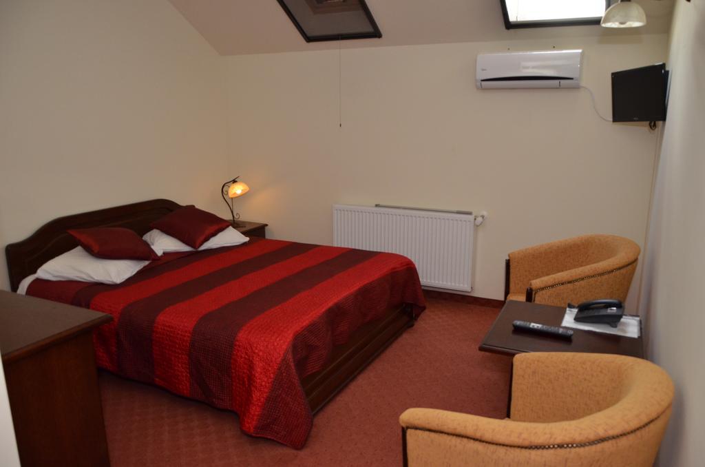Hotel Restaurant La Conac Batiz Kültér fotó