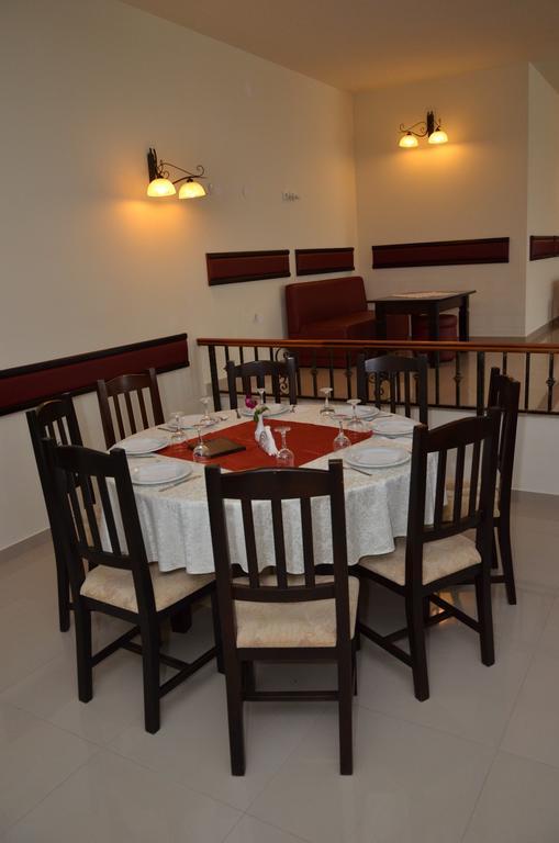 Hotel Restaurant La Conac Batiz Kültér fotó