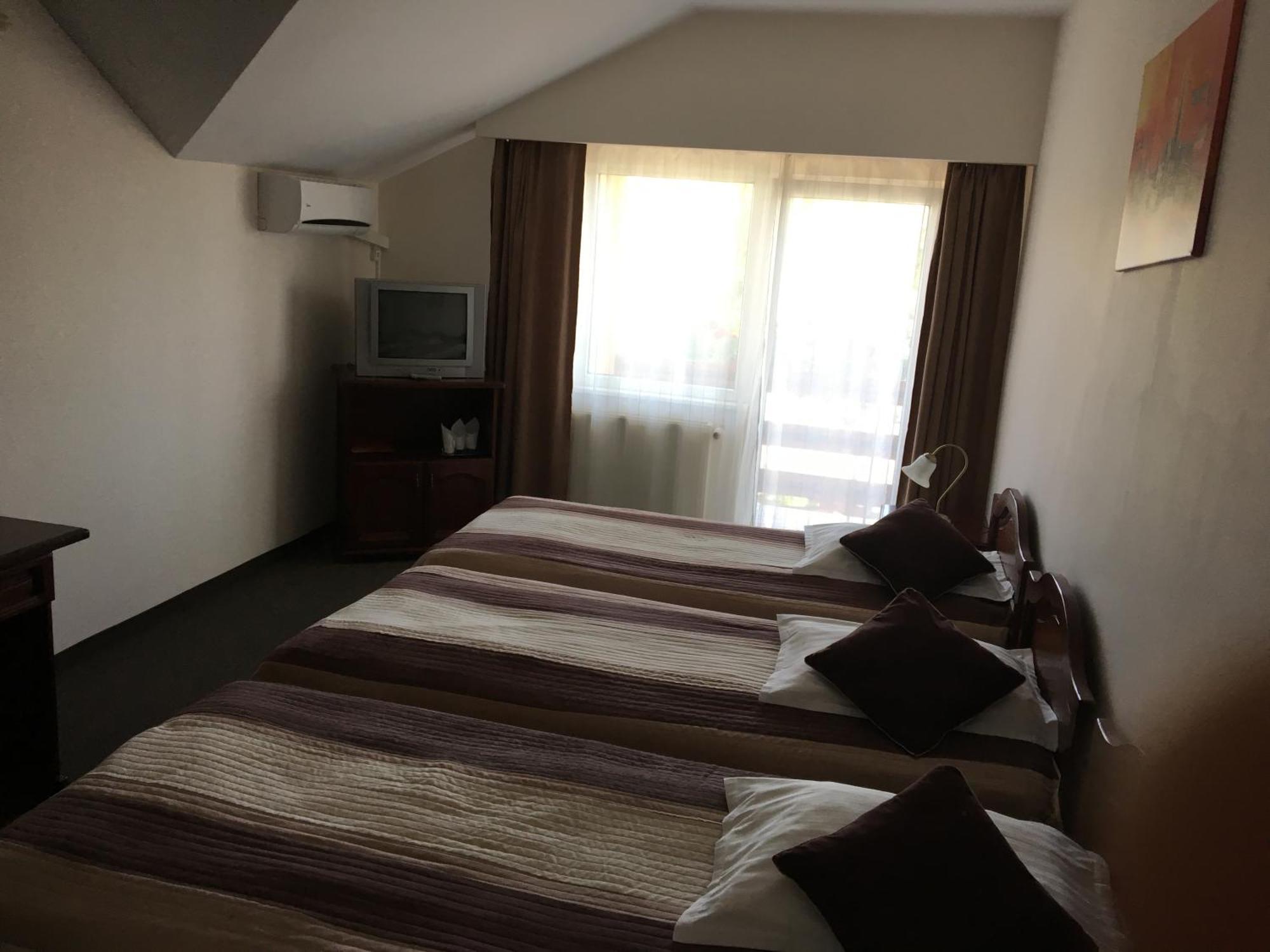 Hotel Restaurant La Conac Batiz Kültér fotó